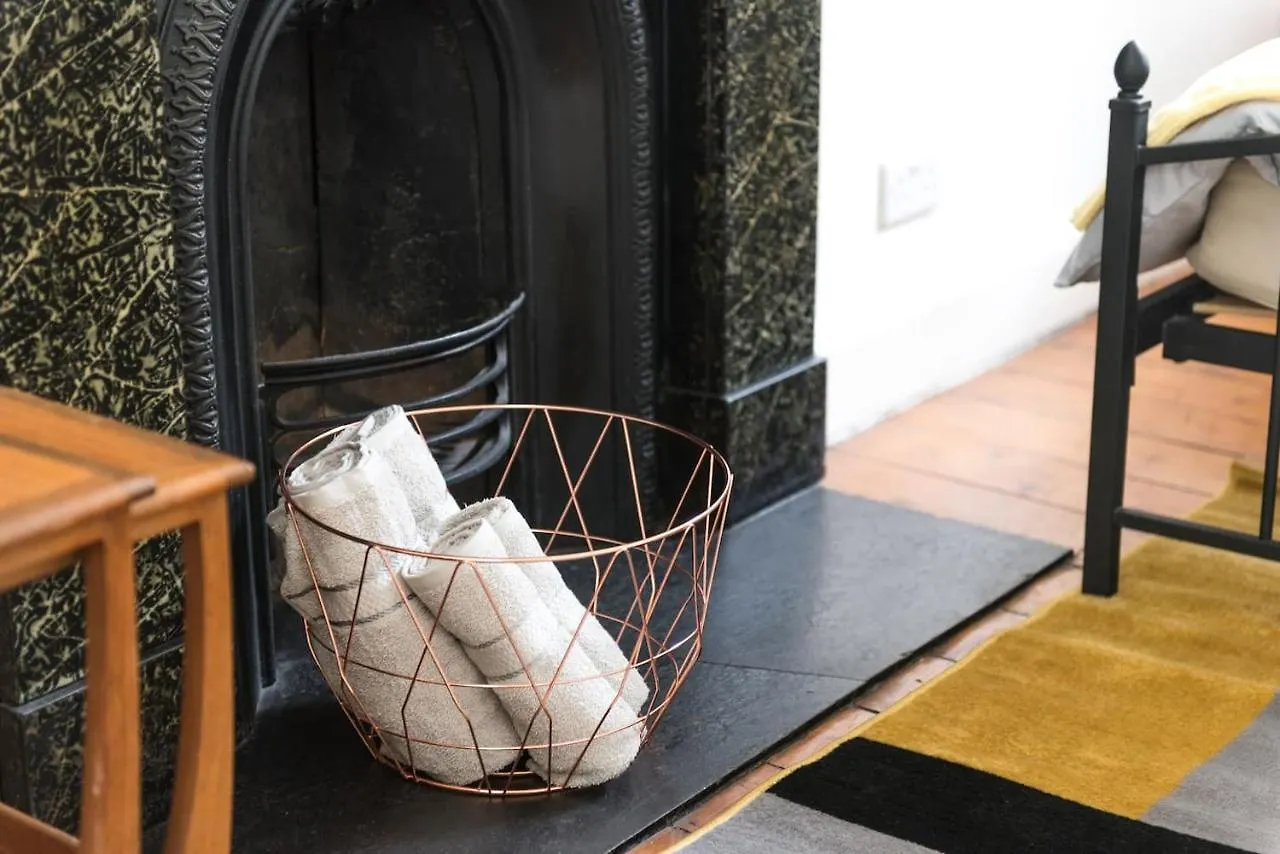 Pass The Keys Chic & Spacious Georgian Apt In Edinburgh City Centre - Pets Friendly And Free Parking Apartment