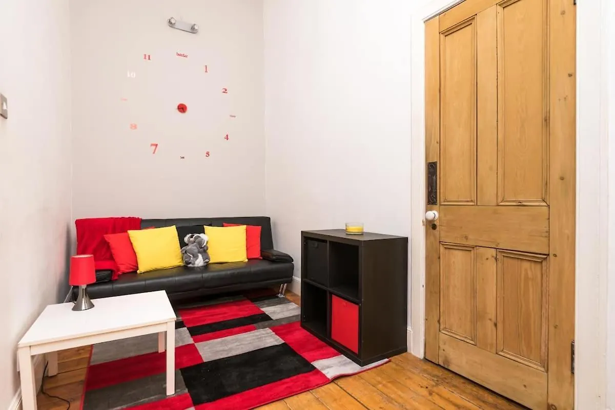 Pass The Keys Chic & Spacious Georgian Apt In Edinburgh City Centre - Pets Friendly And Free Parking 0*,