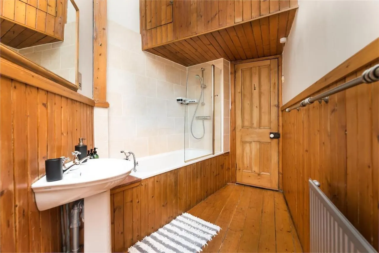Pass The Keys Chic & Spacious Georgian Apt In Edinburgh City Centre - Pets Friendly And Free Parking 0*,  イギリス